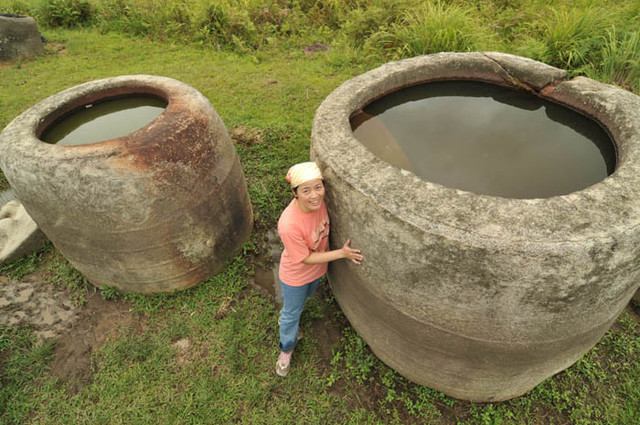 Необычные каменные истуканы Сулавеси