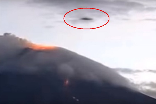 Над вулканом Колима на крейсерской скорости пролетела летающая тарелка