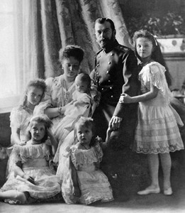 Семья императора Николая II с младенцем цесаревичем Алексеем