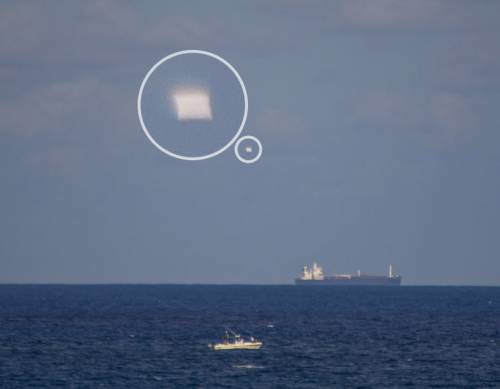 Квадратный НЛО у берегов Флориды