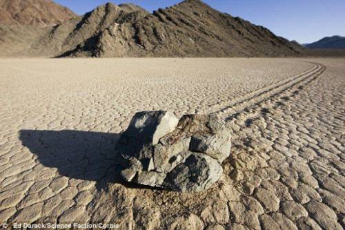 Тайну движущихся камней Долины Смерти разгадали